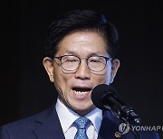 근로 시간 제도 개선 토론회에서 연설하는 김문수 고용노동부 장관