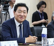 인사말하는 한종희 삼성전자 부회장