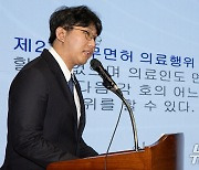 의협 "협의체뿐 아니라 어떤 대책도 늦어…블랙리스트 수사 과해"