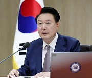 尹, 野의 ‘체코원전 덤핑’ 제기에 “근거없는 낭설”…임종석 겨냥 “통일 포기 반헌법적”