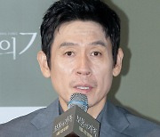 '보통의 가족' 설경구 "현장에서 너무 웃어서 눈 감고 연기했다"