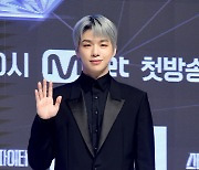 [포토] 강다니엘, '멋진 손인사'