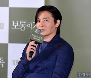 '보통의 가족' 장동건 "설경구·김희애·수현과 연기, 기 빨렸죠"