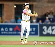 지역매체 "김하성 정규시즌 복귀 상상할 수 없어"...MLBTR은 "김하성 2루수 FA 톱클래스로 어깨 문제 심각하지 않으면 여전히 다년 계약"