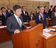 증인 선서하는 정몽규 축구협회장, 홍명보 축구대표팀 감독