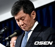 “정 회장 축구협회 떠나실 때라고 생각한다!” 국회의원 돌직구에 정몽규 회장 “말씀 잘들었습니다”...4선 의지 확인