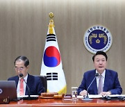 尹, 임종석 '두 국가론' 겨냥 "반헌법적···北 주장에 입장 급선회"