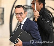 佛 우파 신임 내무장관, "질서회복·이민통제" 강조