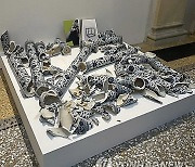 Italy Weiwei Smashed Artwork