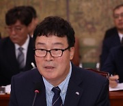 ‘국회 출석’ 배드민턴협회장, “터줏대감 때문에 더 발전 못 해”