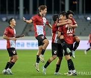 [케리뷰] '조성환 매직' 부산 6연속 무패, 수원 원정서 1-0 승 '이준호 결승골'