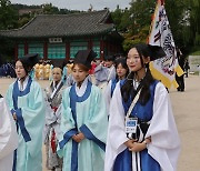 [포토] 임금에게 상소를 올리러 가는 길···성균관대 유소문화축제 '고하노라’