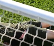 [VIDEO] Foden's perfect diving header in Man City training