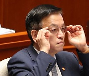 최상목 “일반주주 보호 방안 검토 중…내년 3월 공매도 재개”