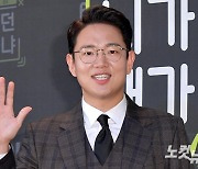 "근무 중 음주 가능" 장성규 '워크맨' 불법 주류광고 적발