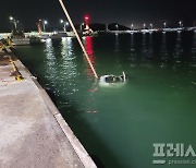 기장군 방파제서 승용차 추락사고...50대 여성 의식 없이 병원 이송