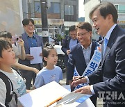 "하나보다 둘이 낫지 않나"…조국 "호남의 자식 되고 싶다" 지지 호소