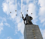 광화문 상공에 나타난 블랙이글스