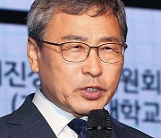 소감 밝히는 정근식 단일후보