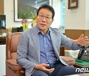 '정자법 위반' 김진홍 부산 동구청장, 벌금 100만원…당선무효형