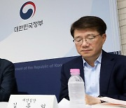 올해도 세수 큰 구멍인데, ‘대응책’ 못 밝힌 기재부