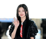 있지 예지 ‘깜찍한 출국 인사’ [MK포토]