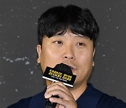 인사말 하는 ‘더러운 돈에 손대지 마라’ 김민수 감독 [포토엔HD]