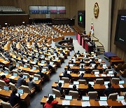 국회, '방통위 공영방송 이사선임' 감사 요구안 의결