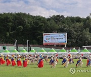 강원종합민속예술축제서 시연 펼치는 '삼척 조비농악'