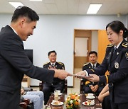 尹, '아이 셋 엄마' 순경 임용 축하…"일·가정 양립 사회 만들 것"