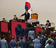 대놓고 사기 친 野, 눈뜨고 코 베인 與…'최악' 치달은 국회 [정국 기상대]