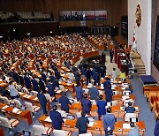 與추천 인권위원만 부결되자, 與 “합의 어긴 사기”