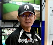 [MD포토] 이강철 감독의 미소