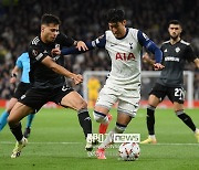 손흥민, 도움 올리고 허벅지 통증으로 교체→토트넘은 수적 열세에도 3-0 완승