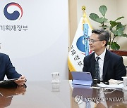 최상목 부총리, 국제산용평가사 S&P 연례협의단 면담