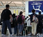 탑승객들로 붐비는 인천국제공항 출국장