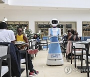 KENYA PHOTO SET TECHNOLOGY ROBOTIC WAITERS