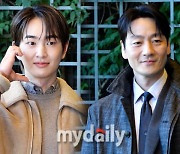 "훈훈한 투샷" 온유・박해수, 가을 데이트+출근룩의 정석 [MD동영상]