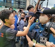 대구 퀴어 축제 앞두고 주최 측-경찰 대치