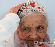 '비공인' 세계 최고령 남아공 할머니 118세 생일