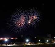 여의도 불꽃축제 '명당' 구하려 난리났다 …줄서기 알바까지 등장