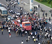 월드컵 우승한 20살 미만 북한 여자 축구팀 귀국