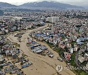 네팔서 대규모 홍수·산사태, 사흘간 사망자 100명 넘어