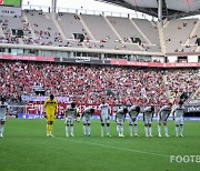 [포토] '경기 전 팬들에게 인사' 수원FC