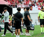 [포토]경고 받는 김은중 감독