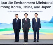 Korea, China, Japan vow to address yellow dust and climate change