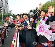 북한 여자축구 선수들 귀국