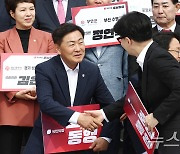 김관영 전북지사와 인사하는 한동훈 대표