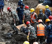 22년 만에 네팔 덮친 폭우… "사망자 200명 넘어"