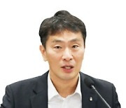 침묵하던 이복현, 고려아연 분쟁에 "과열 우려"